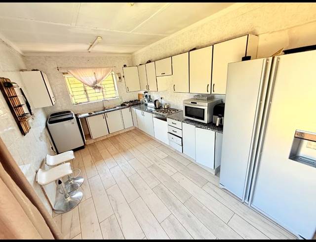 3 BEDROOM HOUSE FOR SALE IN VANDERBIJLPARK CE 2